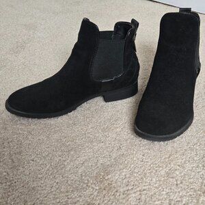 Chelsea pull on boots